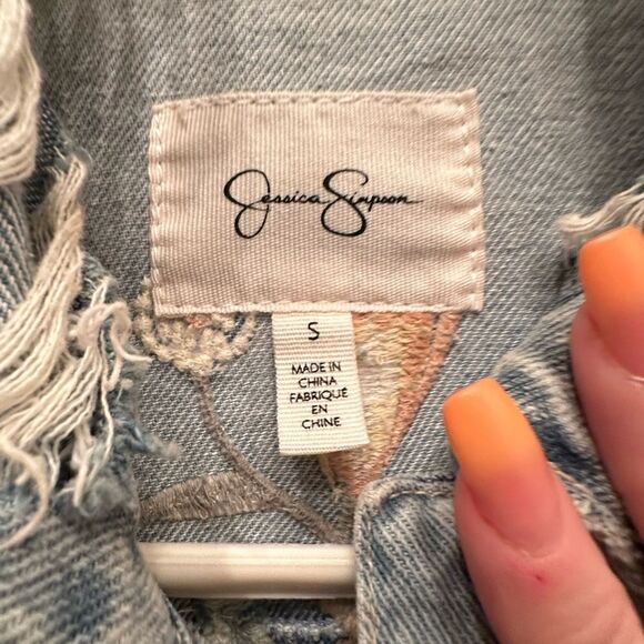 Jessica Simpson light wash floral design demim jacket! - Picture 2 of 4